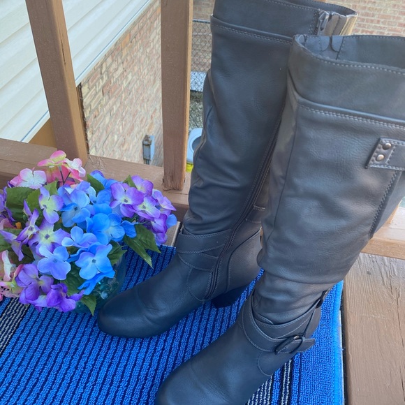 Rialto Gray color heeled Boots